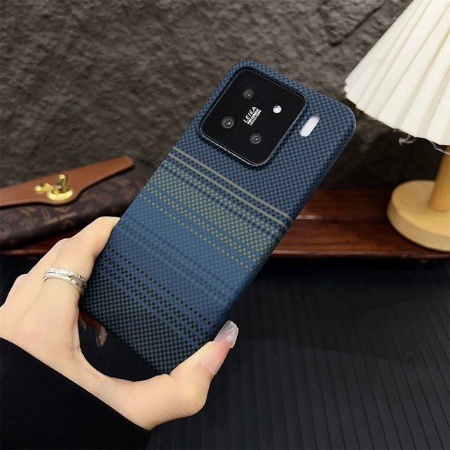 Xiaomi Mi 15 Pro Ultra Schutzhülle mit Carbon Faser und Kevlar Muster in Gold, magnetisch und dünn mit Wärmeableitung - Bild 1