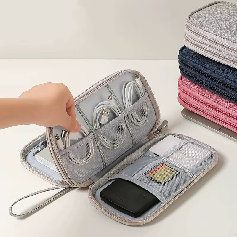 JETTING Wasserfeste Reisekabeltasche als Organizer für Ladegeräte, Datenkabel und digitales Zubehör - Bild 2