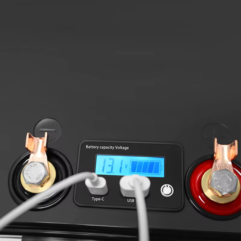 Varicore LiFePO4 Batterie 12,8V 200Ah mit Smart BMS, LCD-Display und USB-C Ausgang, Schwarz - Bild 4