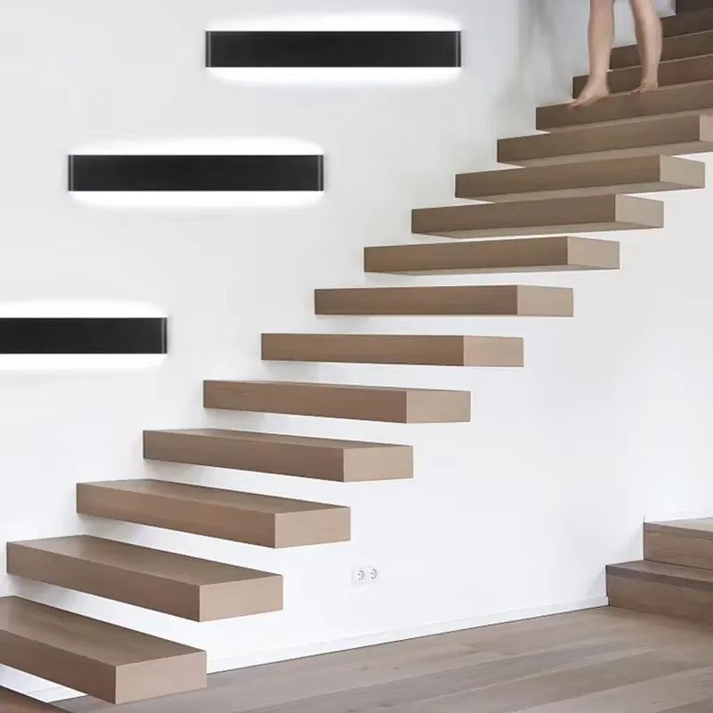 Moderne LED-Wandleuchte von Sanoni in Schwarz mit warmweißem Up-Down-Licht für Wohnzimmer, Schlafzimmer, Flur und Badezimmer - Bild 3