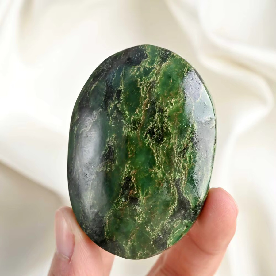 Handpolierter Smaragd-Stein von CrystalHola, grüner Kristall-Palmenstein mit Marmorierungsmuster für die Schmuckherstellung - Bild 5