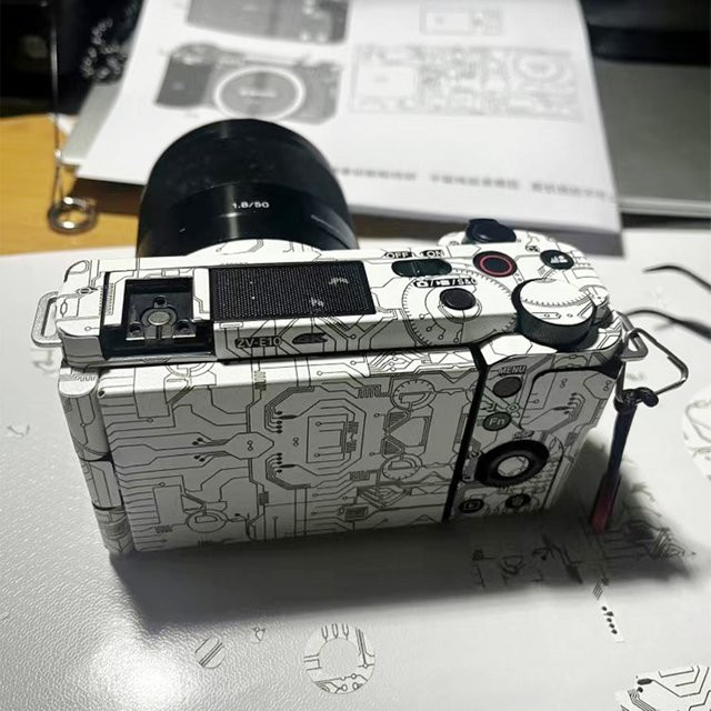 Sony Anti-Scratch Schutzaufkleber Kamerahaut in Weiß für A6000 A6500 A6300 A6400 A6700 ZVE10 II ZV-E1 und Objektive - Bild 1