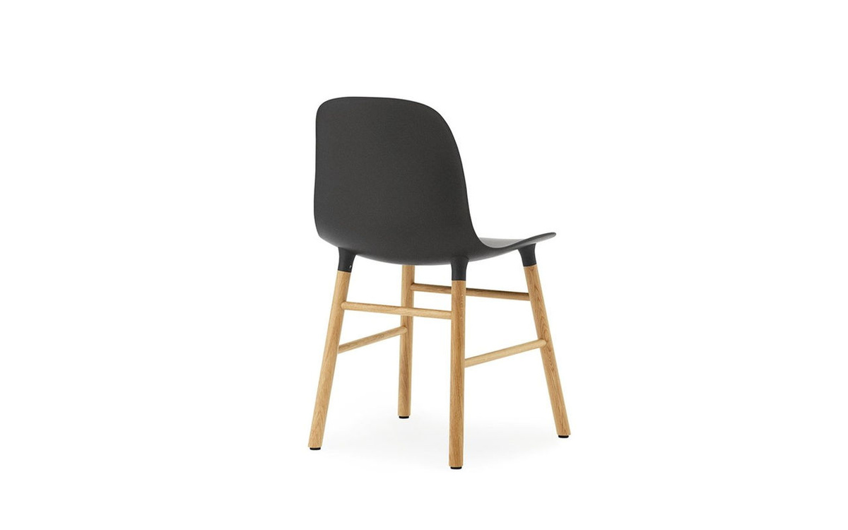 Normann Copenhagen Form Stuhl mit Holzgestell und Kunststoffschale in Schwarz - Bild 2