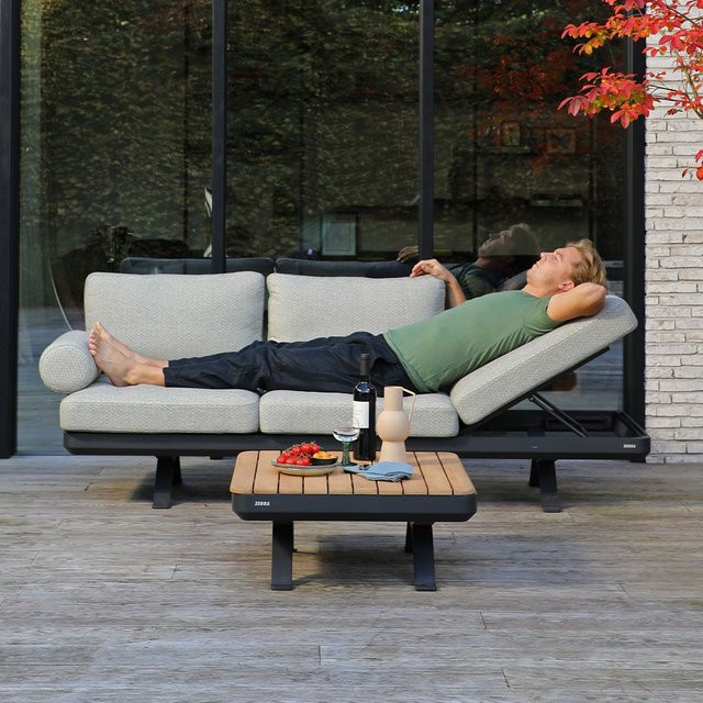 Zebra Sky Lounge Set Camden Grey: Modernes Outdoor-Set bestehend aus einem 3-Sitzer Sofa und einem Lounge Tisch mit Teak Platte in Grau - Bild 1