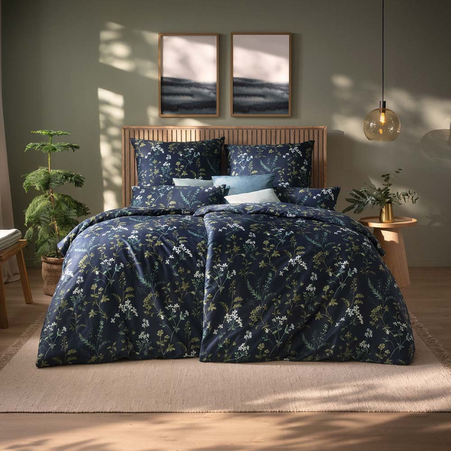 Estella Mako-Satin Bettwäsche Tessa Nachtblau Wiesenblumen mit Bettbezug und Kissenbezug, Breite: 155 cm, Tiefe: 220 cm, Kissenmaß: 40 x 80 cm - Bild 1