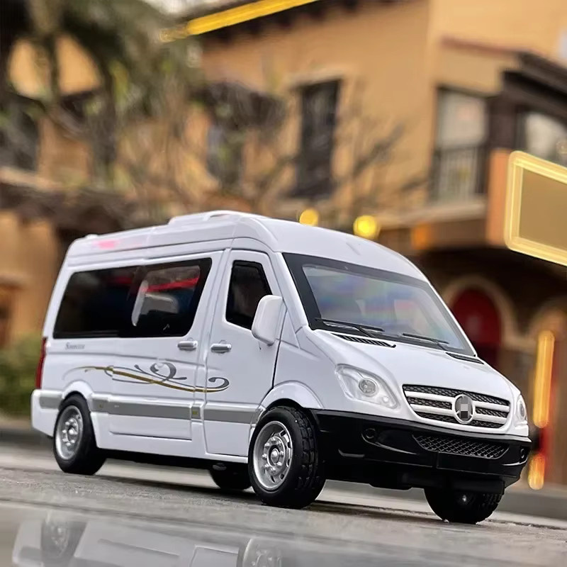 Maisto Sprinter MPV, Auto Modell, 1:32, Metall, Sound und Licht - Bild 1
