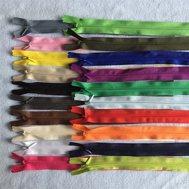 QIMONTON Set aus 8 unsichtbaren Nylon-Spiralreißverschlüssen Nr. 3 in Schwarz, Weiß und Beige zum Nähen - Bild 1
