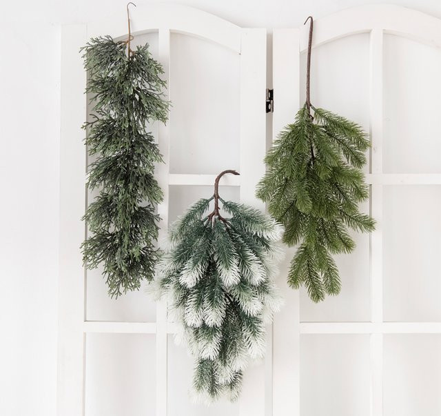 Grüne künstliche Weihnachtsrebe als Wandbehang mit Blättern und Blumen, Länge: 60 cm - Bild 1