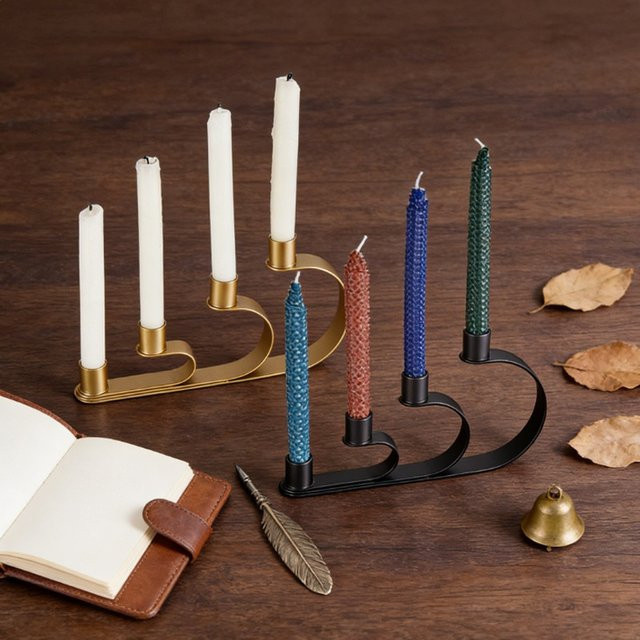 Goldener 4-Kopf-Kerzenständer aus Metall für Stabkerzen zur Tischdekoration - Bild 1