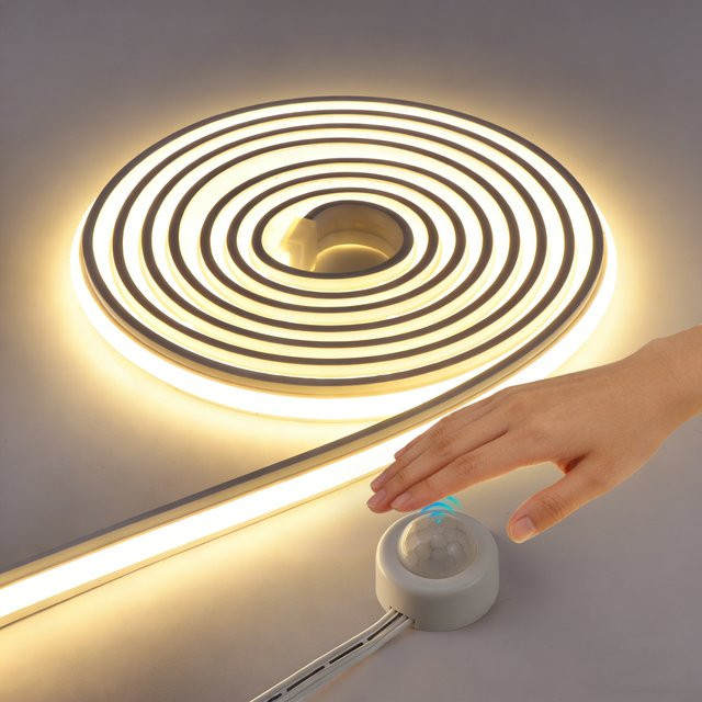 CHNAITEKE COB-LED-Lichtband mit PIR-Bewegungssensor, 24V Neon-Silikon-Gel-Röhre in Warmweiß, selbstklebend für Küche und Treppen - Bild 1