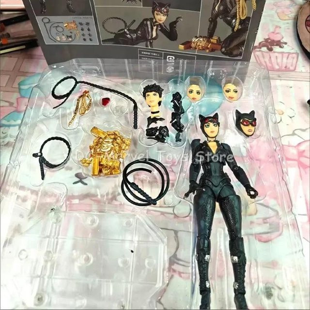 MAX Factory Arkham Catwoman Revoltech Yamaguchi Actionfigur, ab 14 Jahren - Bild 1