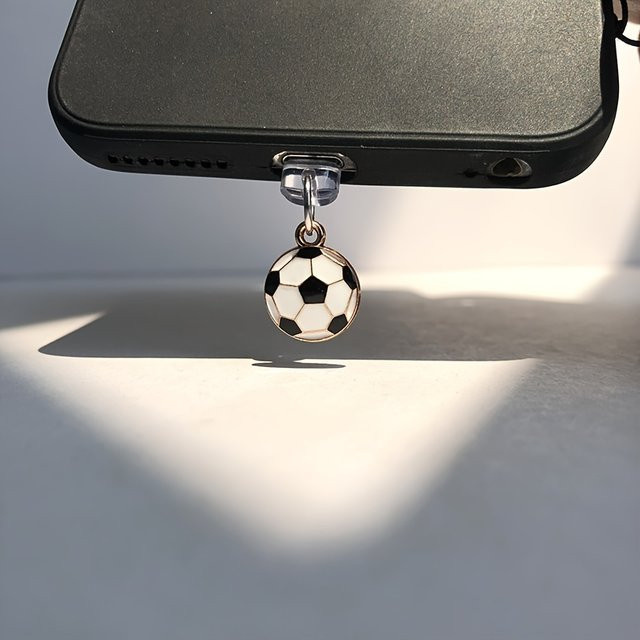 Mini-Fußball-Abzeichen Handy-Staubschutzstecker mit Lanyard-Design in Multicolour zum Schutz deines Ladeanschlusses - Bild 1