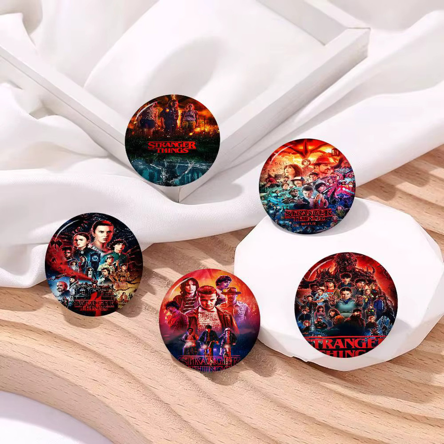 Broschen TV Stranger Things 58mm, Anstecknadeln - Bild 2