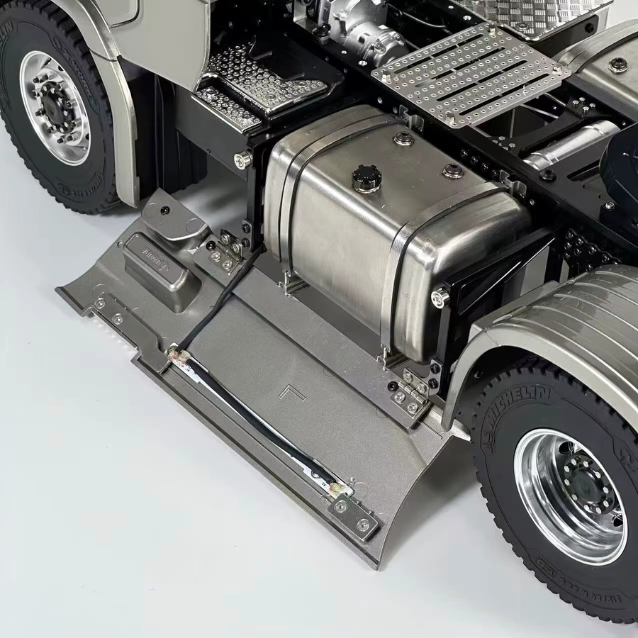 Tamiya Scania 770S 4x4 Seitenschweller-Kit mit Lichtern, 1:14, Zubehör - Bild 4