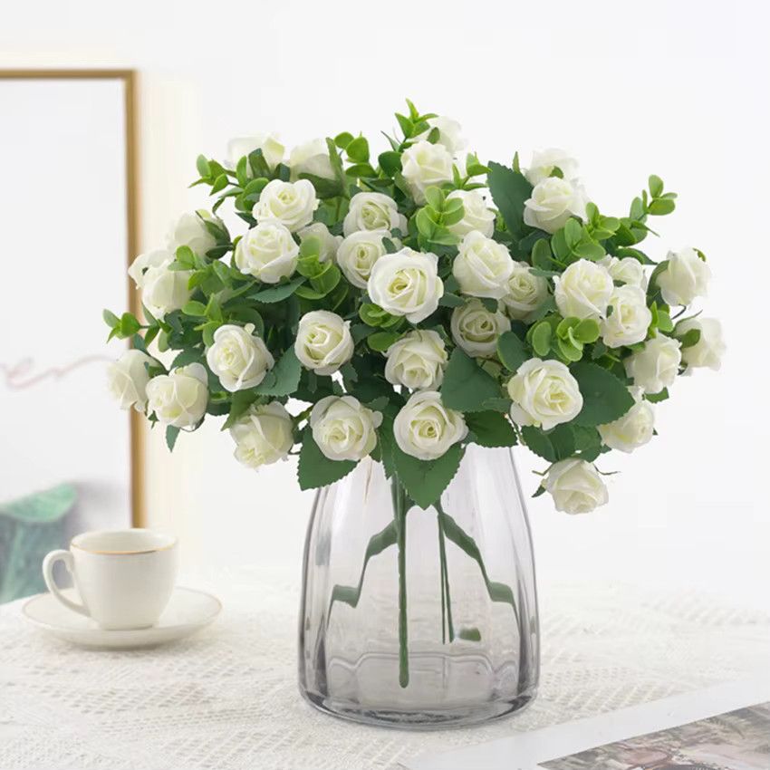 Künstliches Rosenbouquet aus Seide mit Eukalyptus-Blättern in Champagner von smr für Dekorationen zu Hochzeit, Party oder Valentinstag - Bild 1