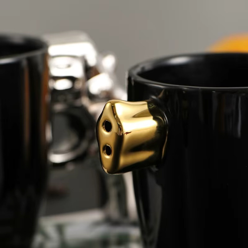 Kreative Keramiktasse in Revolver-Design als 3D-Trinkbecher in Schwarz oder Silber - Bild 2