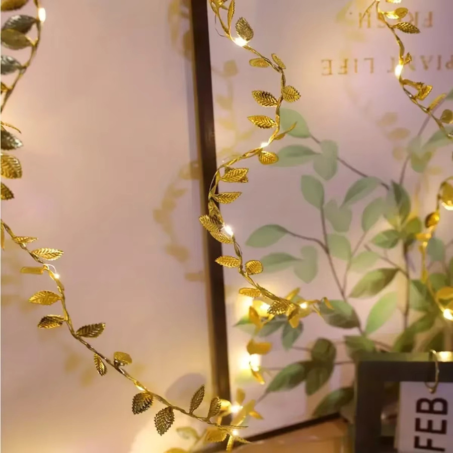 OKAL RED EAST LED Lichterkette mit künstlichen Blättern in Gold und Silber, batteriebetrieben - Bild 2