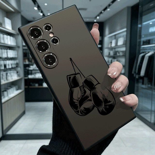 Stoßfeste Samsung Handyhülle mit weicher TPU-Rückseite und Boxhandschuh-Design in Schwarz für Samsung S22 S23 S24 S25 S26 Ultra sowie A16 A35 A55 - Bild 1