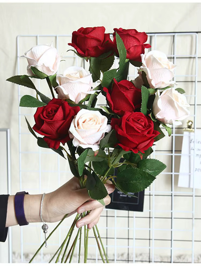 XIAOYINMO Künstliche Seidenrosen für Dekoration, Valentinstag und Hochzeit, 2 oder 4 Stück - Bild 3