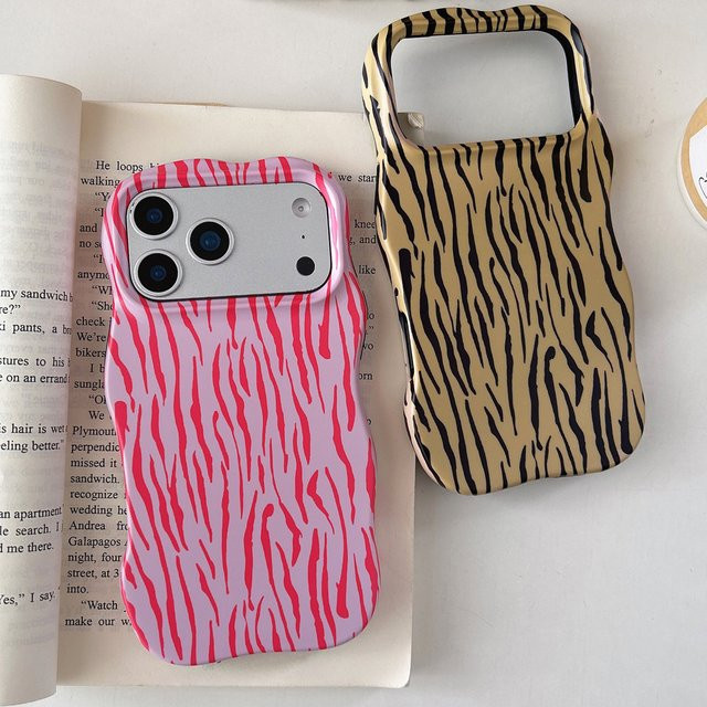 Stoßfeste 2-in-1 Schutzhülle mit Zebra-Linien-Muster für Apple iPhone 13 bis 17 Pro Max in Pink mit Wellenkanten aus TPU und PC-Hartschale - Bild 1