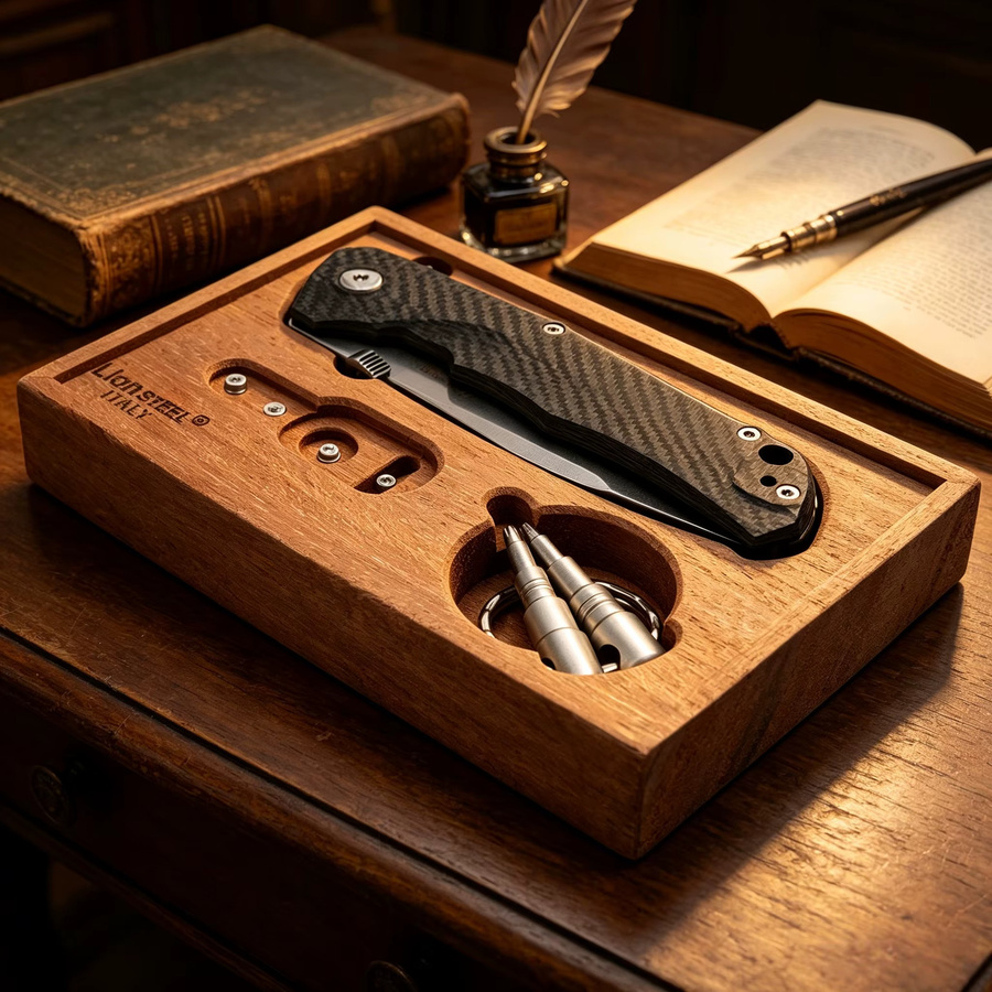 Lion Steel Sammler-Edition Handgeschmiedetes Miniatur-Taschenmesser aus M390 Edelstahl mit Titanlegierung-Griff - Bild 1