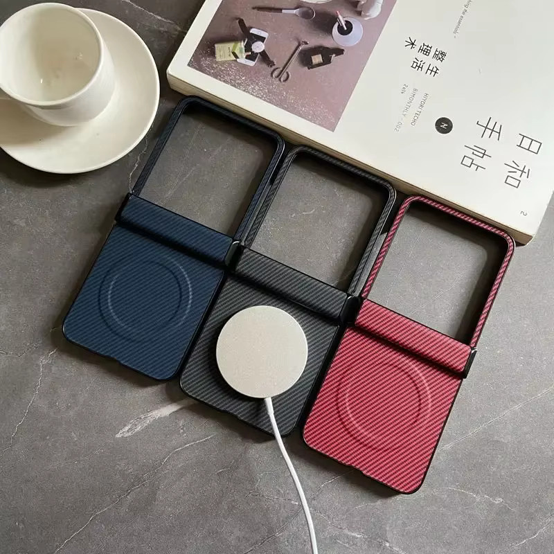 Magnetische Handyhülle für Motorola Razr 60 und Razr 50 mit kabellosem Ladescharnier, Ultra Carbonfaser-Lederstruktur, staubdicht, Farbe: Blau - Bild 1