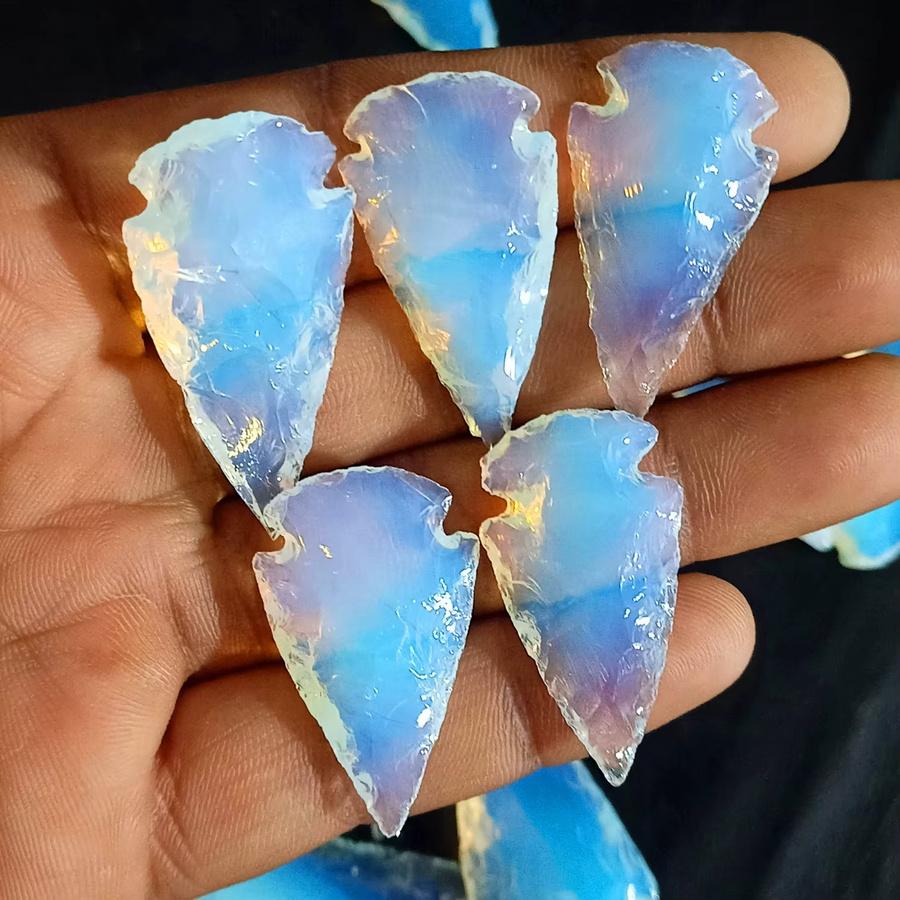 CrystalHola Kristall-Pfeilspitzen aus Opalit und blauem Quarz in verschiedenen Formen wie Halbmond oder Speerkopf, Farben: Blau und Weiß - Bild 2