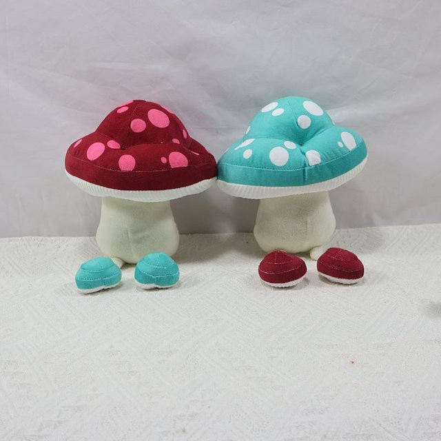 Yiran Health & Beauty Delicious in Dungeon Pilz Plüschtier, Rot Blau Gepunktet, 26cm - Bild 1