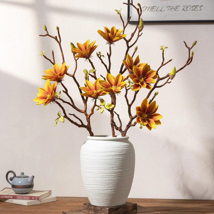 Künstliche Magnolienblüten in Orange und Gelb mit Keramikvase für moderne Dekoration im Wohnbereich oder Büro - Bild 2