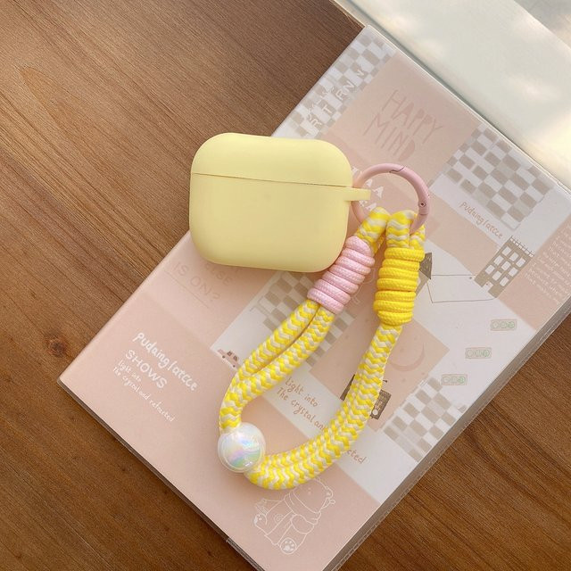 Milchgelbe Silikon-Softshell-Hülle mit matter Textur und Perlen-Lanyard für Apple AirPods 2 3 4 Pro Pro2 Pro3 in Beige - Bild 1