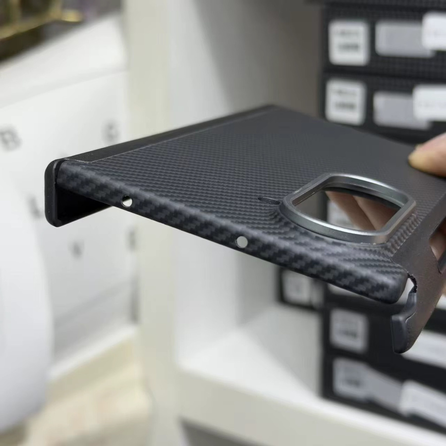 Samsung Z Fold 7 Trifold Schutzhülle aus Carbon Kevlar Aramidfaser mit MagSafe Magnetabsorption in Schwarz - Bild 3