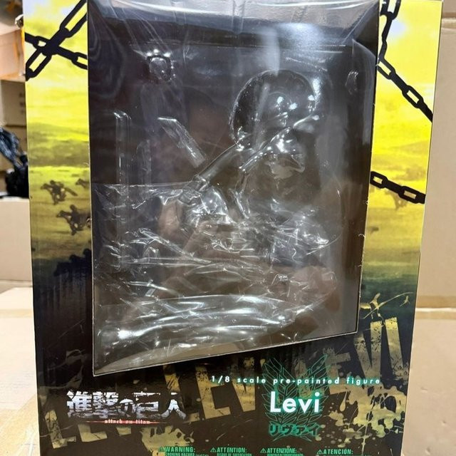 Bandai Attack On Titan Levi Ackerman Renewal Model, PVC-Actionfigur, Baumstamm-Kampfornament - Bild 1
