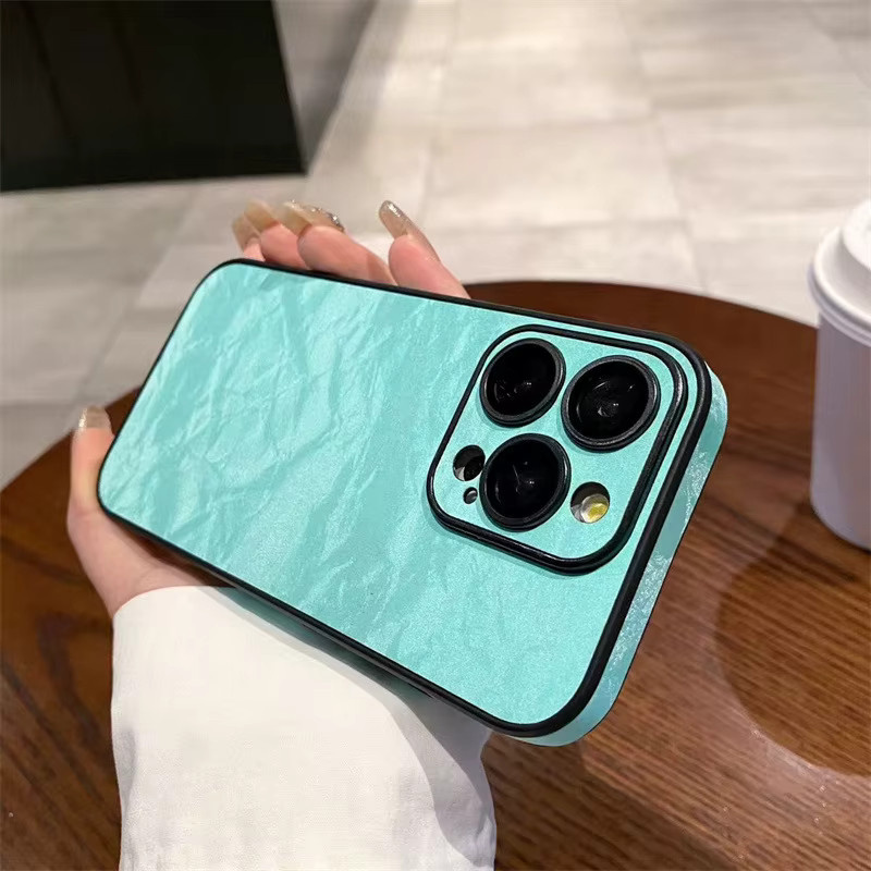 MUQGEW Luxuriöse Handyhülle mit Schneeberg-Muster aus Samt-Leder für iPhone 16, 15, 14, 13, 12 Pro Max inklusive Objektivschutz und stoßfester Abdeckung - Bild 2