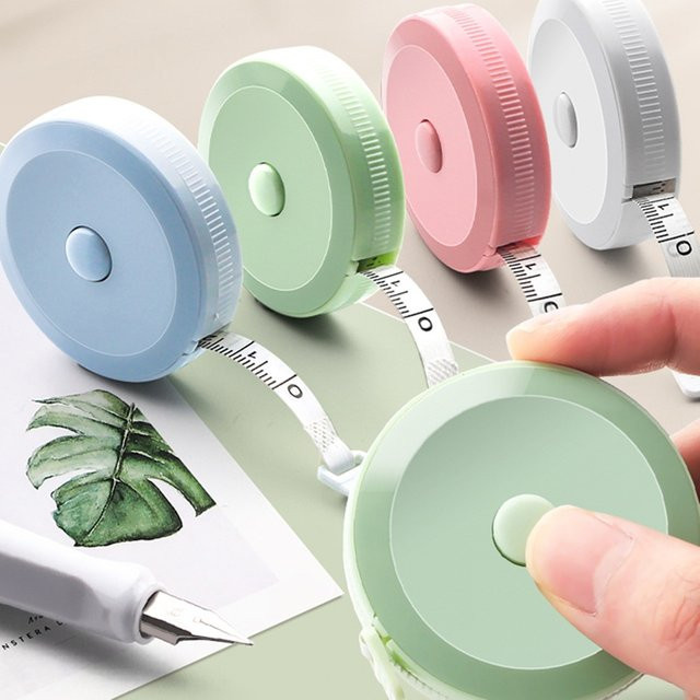 Mini-Maßband aus Kunststoff in Grün für DIY-Schmuckherstellung und Bastelarbeiten - Bild 1