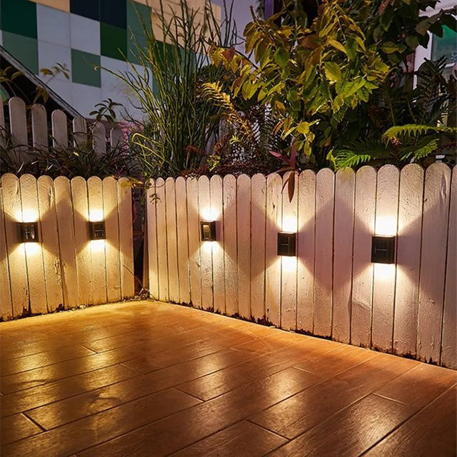 Wasserdichte Solar LED Außenleuchte mit Bewegungssensor für Garten und Wand, Moderne Solar Laterne in Schwarz mit Warmweißem Licht - Bild 1