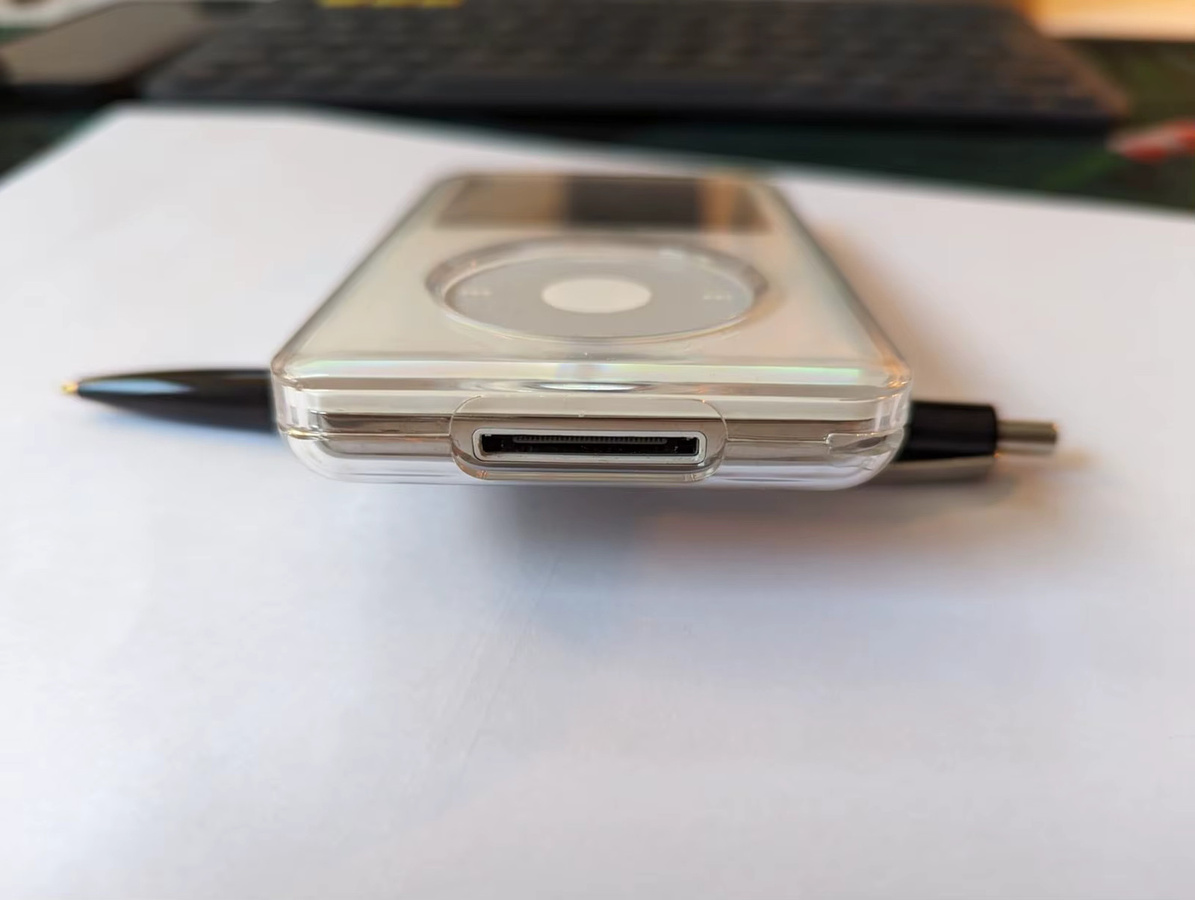 Kristallklare Schutzhülle mit Ringhalter und Ständer für iPod Classic 6. und 7. Generation in Transparent und Silber - Bild 2