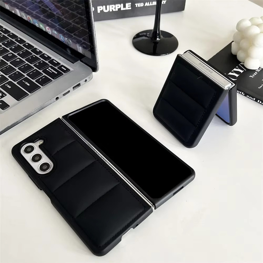 Stoßfeste Daunenjacke Handyhülle The Puffer für Samsung Galaxy Z Flip 6 5G, Z Flip 5, Z Flip 4 und Galaxy Z Fold7, Fold6, Fold5, Fold4 in Schwarz - Bild 3