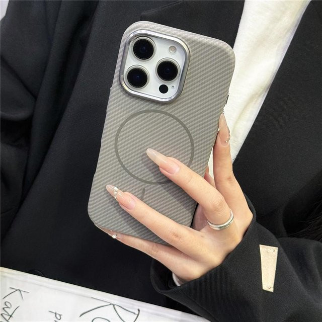 Yiran Bag Magnetische MagSafe Schutzhülle im Kohlefaser-Muster für iPhone 14, 15 und 16 Serie, Stoßfestes Design in Grau - Bild 1