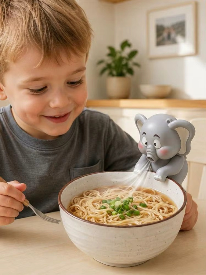 Elefanten Mini-Ventilator in Grau mit Clip-On-Design und Tassenhalterung als Baby-Fütterungshilfe aus Kunststoff - Bild 1