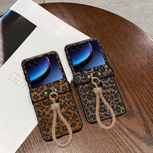 Motorola Moto Razr 50 60 70 Ultra Handyhülle mit Leopardenmuster, Plüsch-Textur und Kunst-Diamant-Schlüsselband in Multicolour und Braun - Bild 1