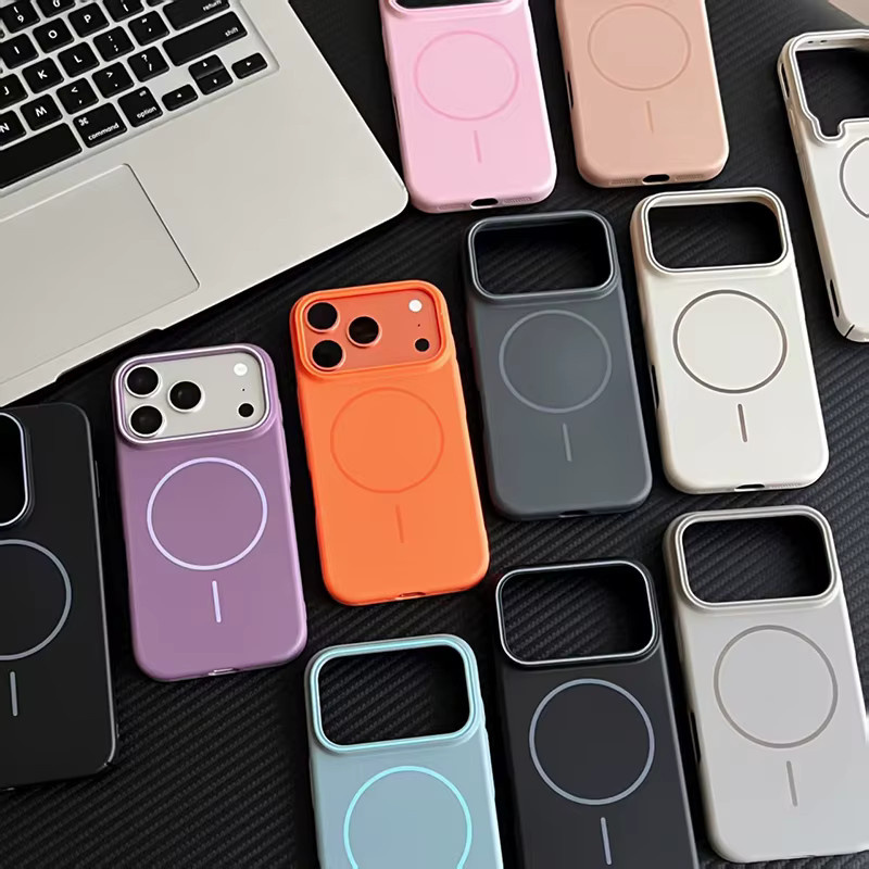 Mattierte kabellose Ladehülle mit Linsenschutz für Apple iPhone 17 Pro Max, 16e, 15, 14, 13 in Schwarz - Bild 1