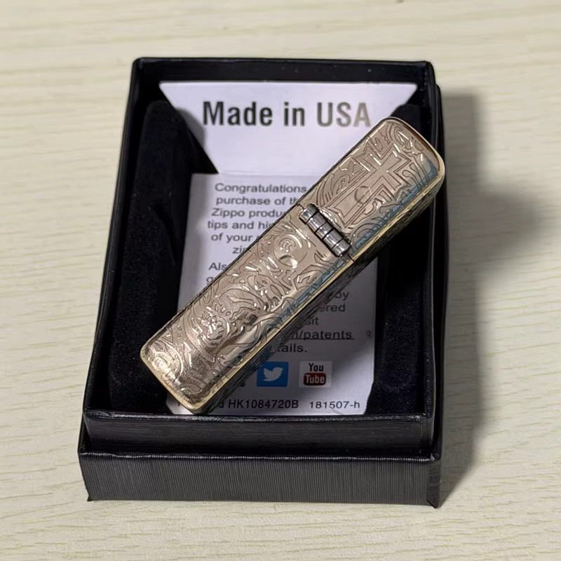 Zippo Feuerzeug Constantine Priest Carving in Antique Golden Brass Windproof Collection - Bild 4