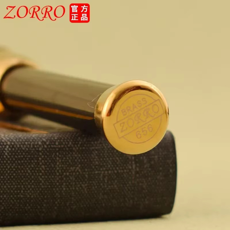 ZORRO Mini Reinkupfer-Feuerzeug mit Hebearm in Gold und Weiß, Tragbares Kerosin-Feuerzeug für Raucherzubehör - Bild 4
