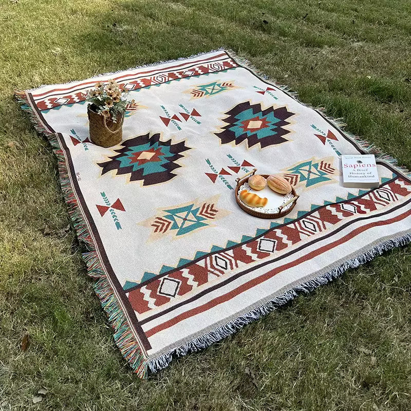 Vintage Campingdecke aus Polyester mit geometrischem Muster und Fransen als reißfeste Outdoor-Picknickmatte - Bild 4