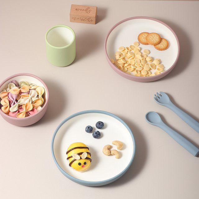 MIGITOS 5-teiliges Baby-Fütterset aus Silikon in Blau, Skandinavisches Design ohne Saugnapf - Bild 1