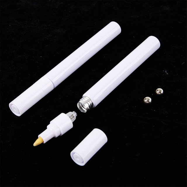 Nachfüllbarer Marker KOQZM aus Aluminium in Weiß mit Doppelkopf und wendbarer Spitze (3–6 mm) - Bild 1
