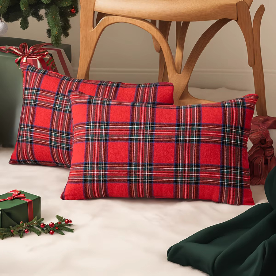2er-Set Weihnachts-Kissenbezüge von DUTRIEUX mit Schottenkaro-Muster in Rot und Grün, Maße: 12 x 20,18 x 45,7 cm - Bild 2
