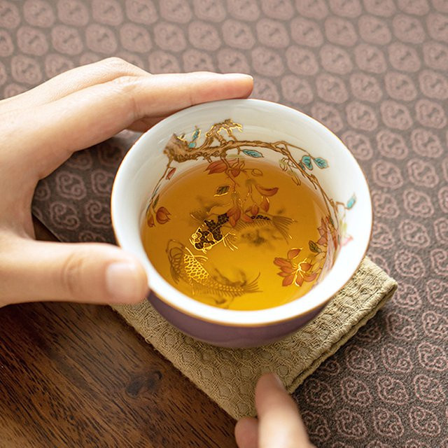 Lila Keramik-Tasse mit floralem Design und schwerem Griff für Gongfu-Tee - Bild 1