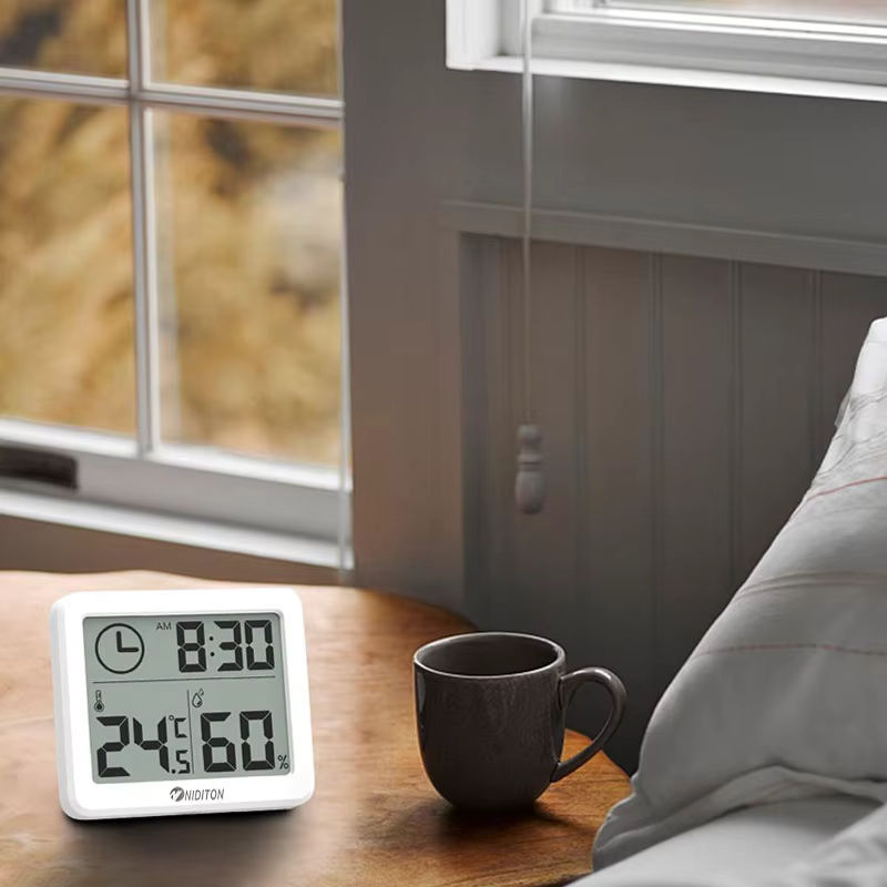 Niditon Digitale Schreibtisch- und Wanduhr mit Thermometer und Hygrometer in Weiß - Bild 2