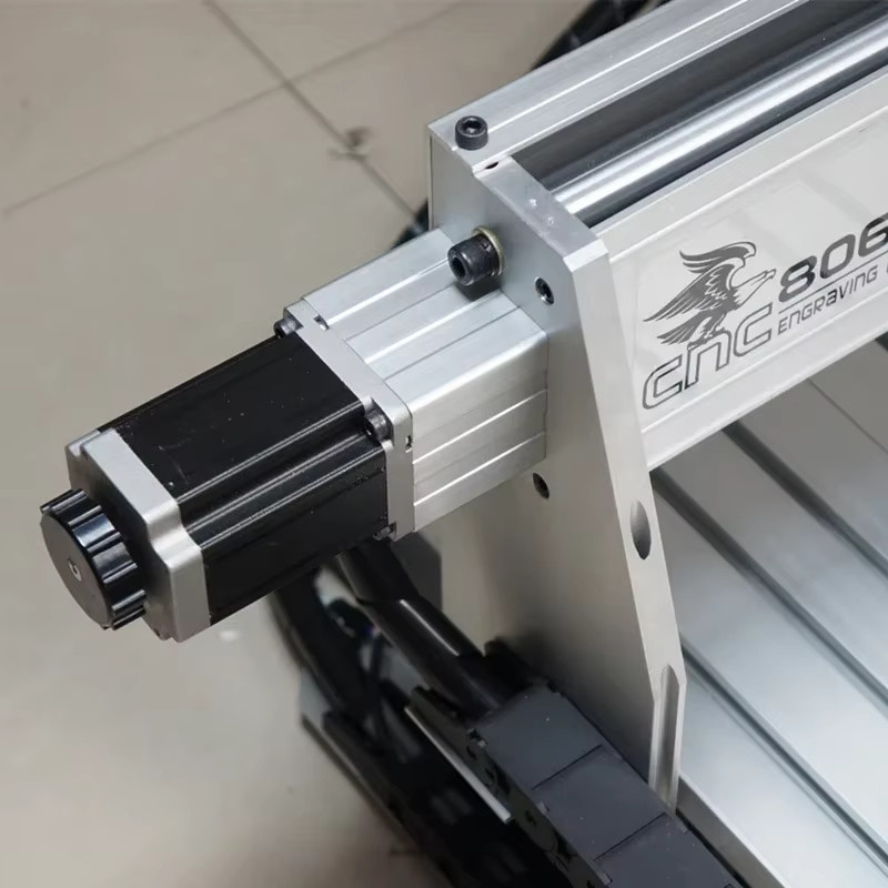 4-Achsen-CNC-Fräser 8060 mit 1500 W und USB-Anschluss, DIY Holzfräsmaschine für PCB, PVC und Acryl, Metallschnitzgravierer in Silber - Bild 2